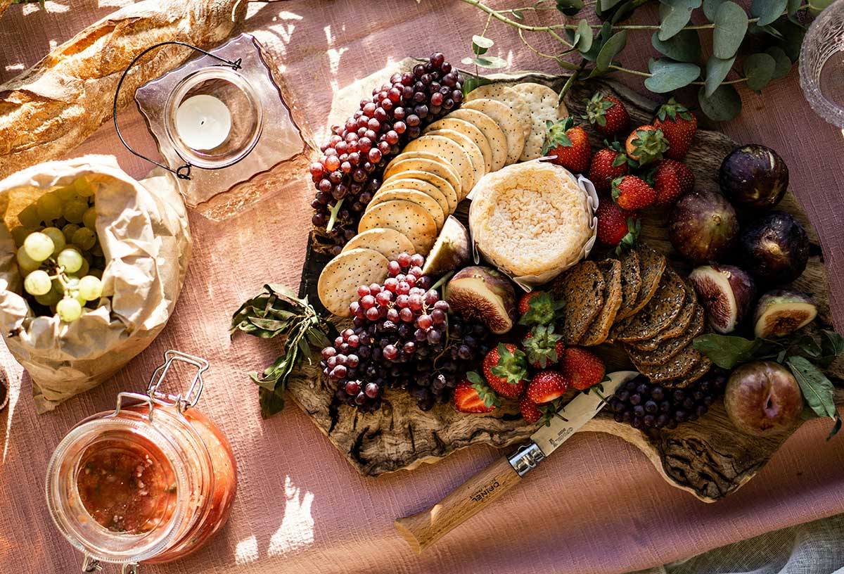 Enjoy a picnic together
