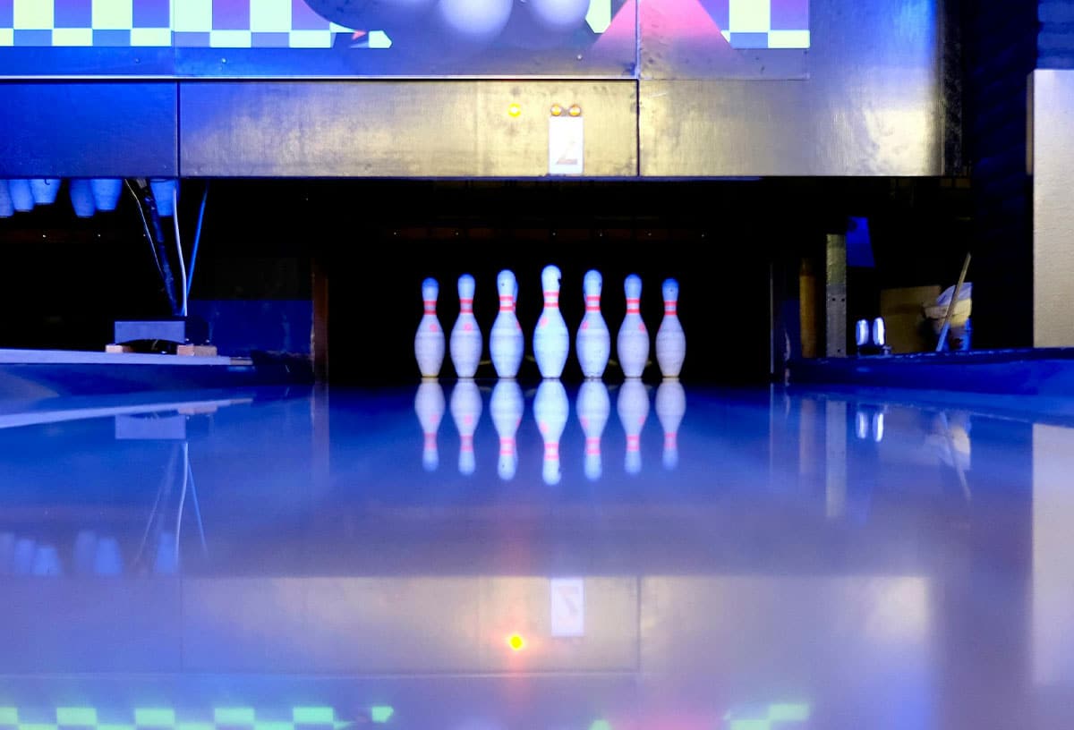 Go ten pin bowling